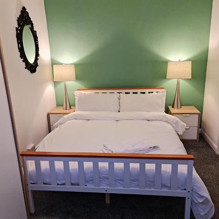 Elegant 1-Bedroom Apartment In Camden Town Londra Esterno foto