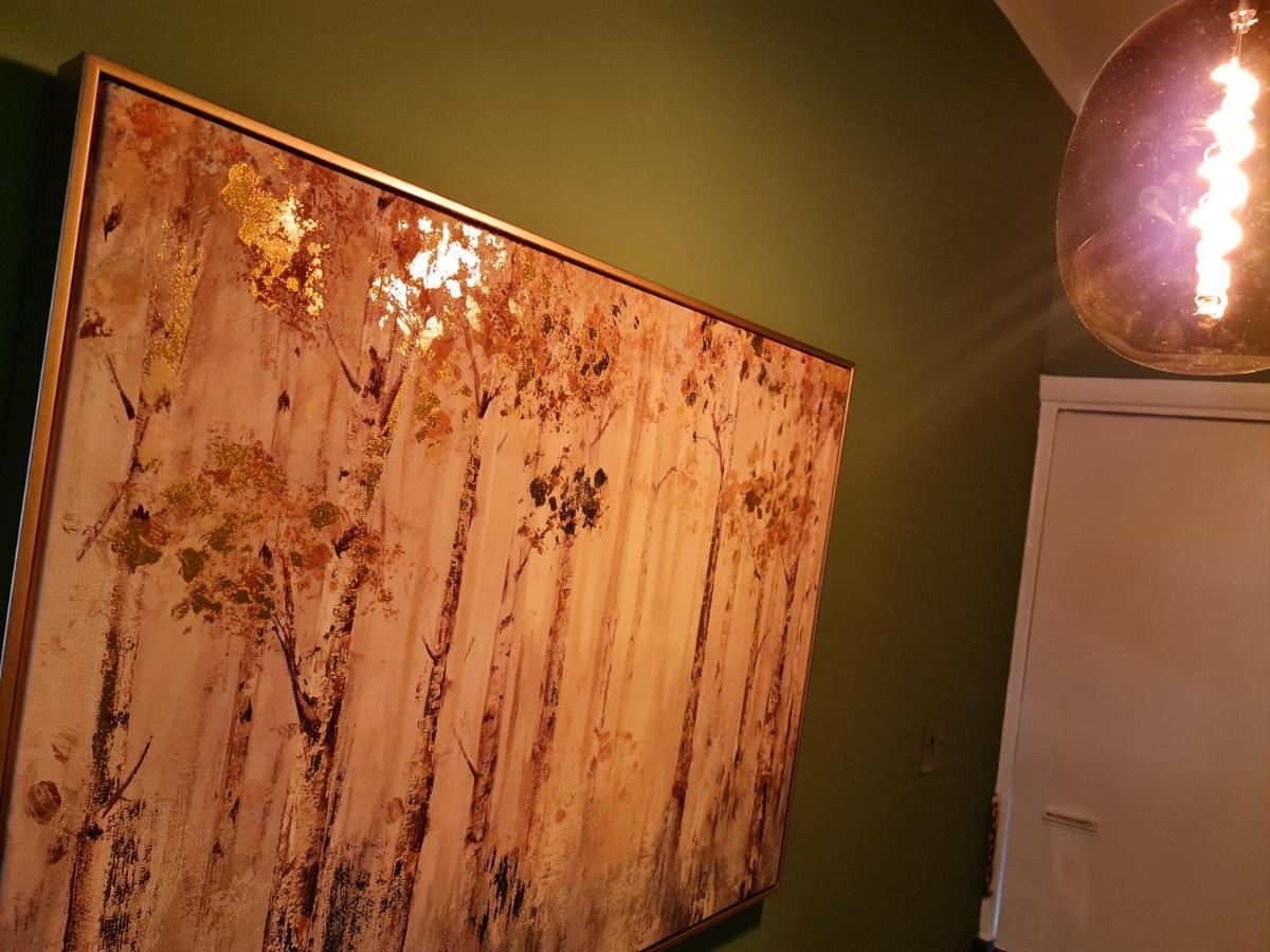 Elegant 1-Bedroom Apartment In Camden Town Londra Esterno foto