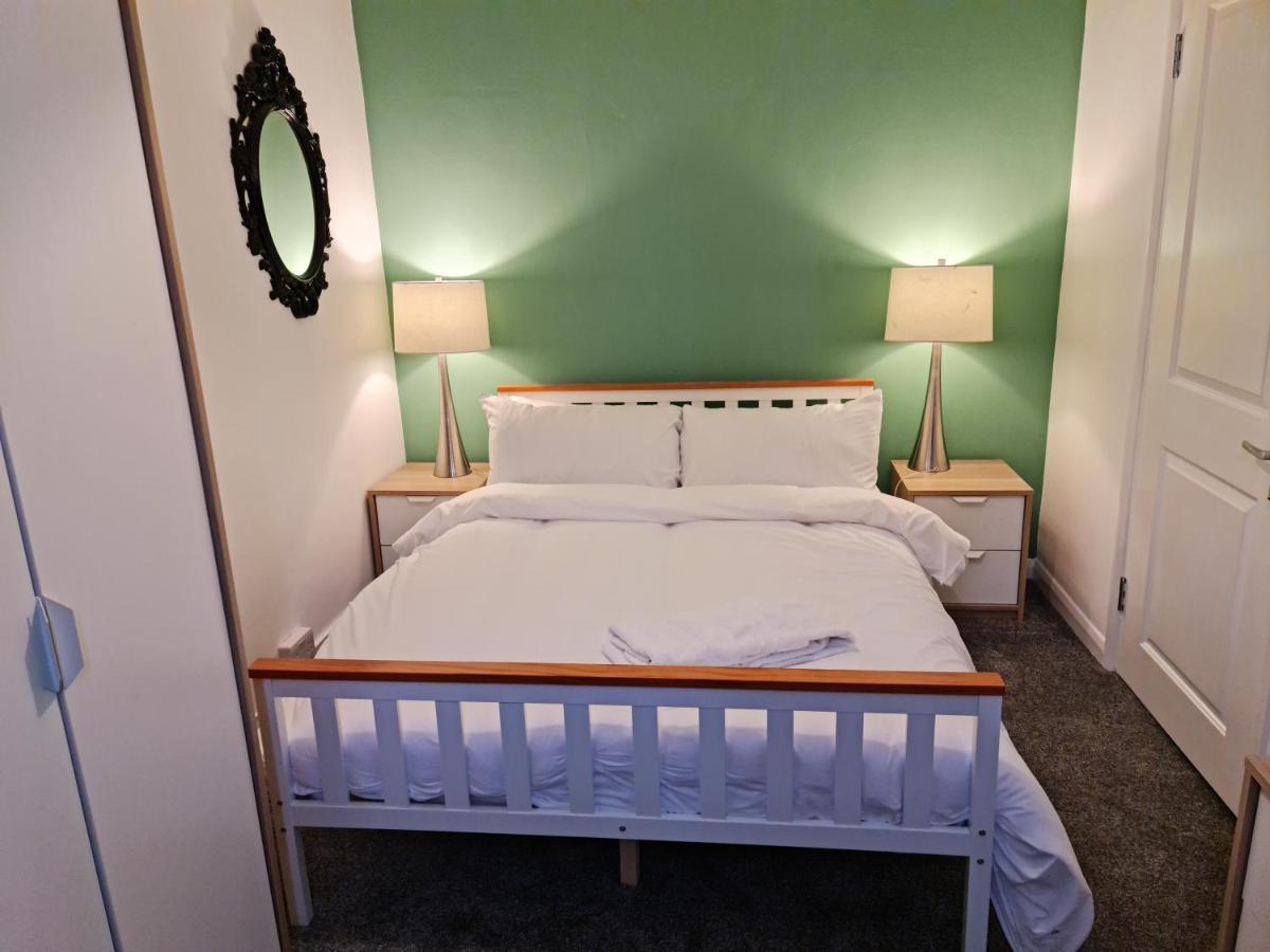 Elegant 1-Bedroom Apartment In Camden Town Londra Esterno foto