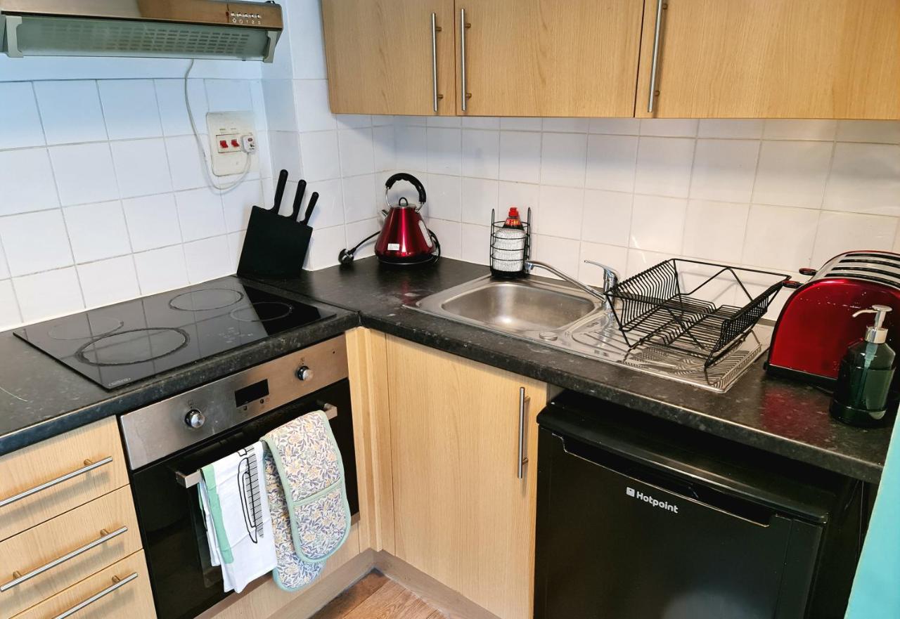 Elegant 1-Bedroom Apartment In Camden Town Londra Esterno foto