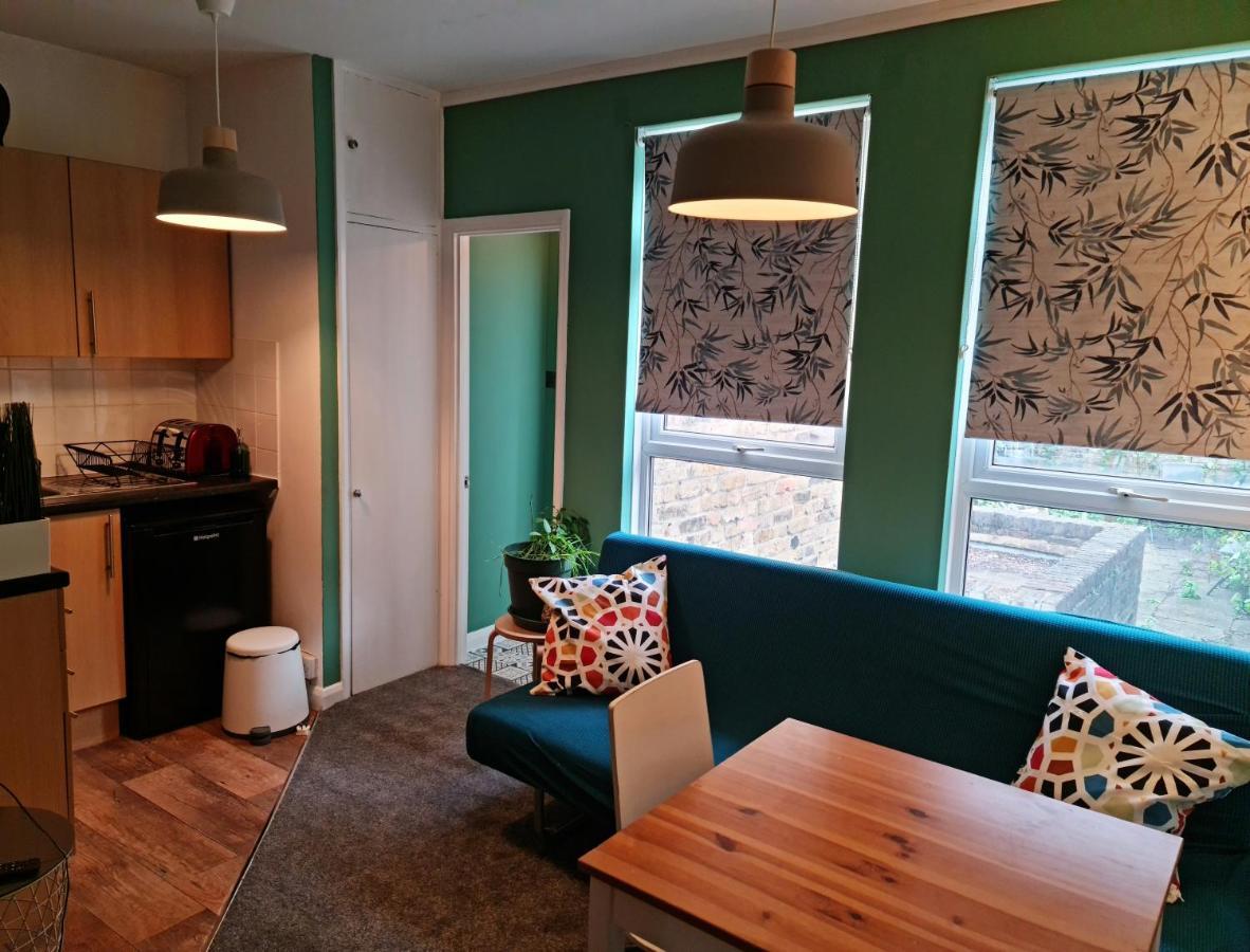 Elegant 1-Bedroom Apartment In Camden Town Londra Esterno foto