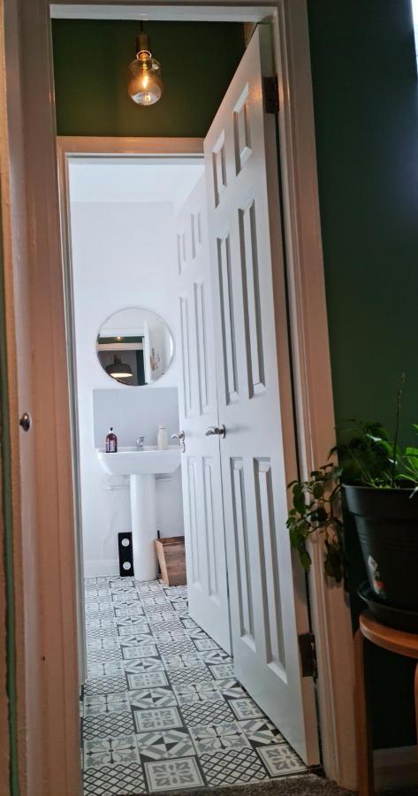 Elegant 1-Bedroom Apartment In Camden Town Londra Esterno foto